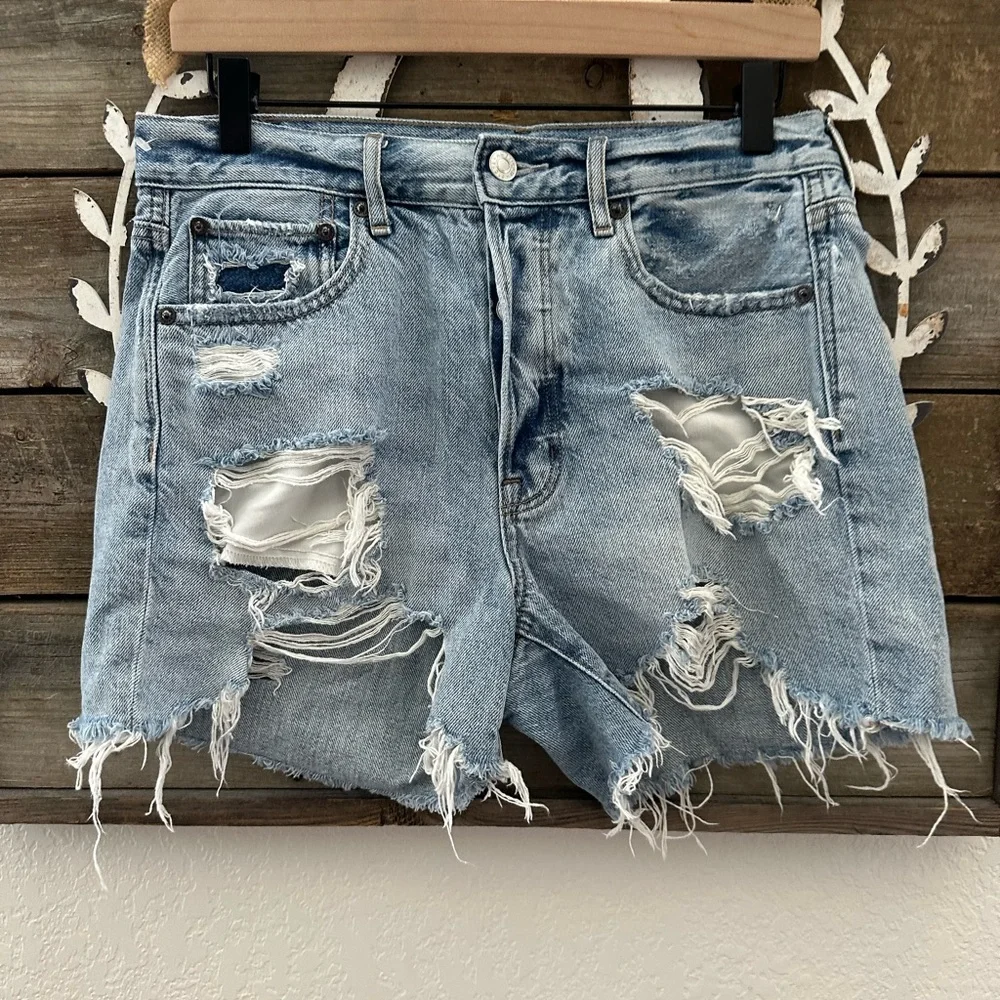 American Eagle 90’s Boyfriend Short Distressed‎ Denim Shorts Size 6